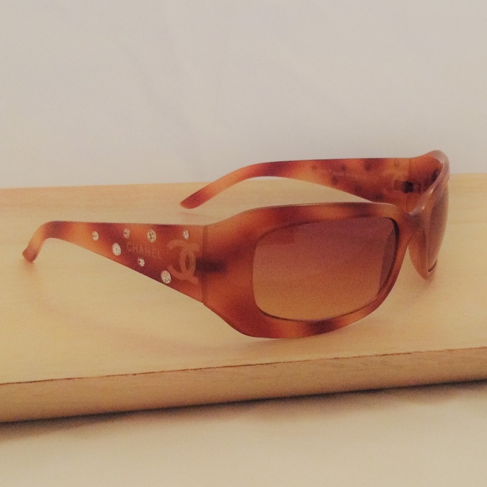 ❤️FLASH SALE!!❤️ 😎 Chanel Designer Sunglasses - Picture 2 of 6